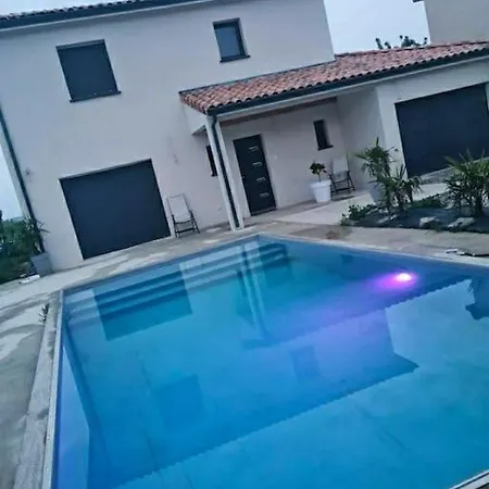 Magnifique Avec Piscine Et Merville