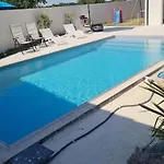 Magnifique Avec Piscine Et Merville