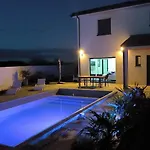 Magnifique Avec Piscine Et ヴィラ