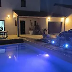 Magnifique Avec Piscine Et ヴィラ Merville