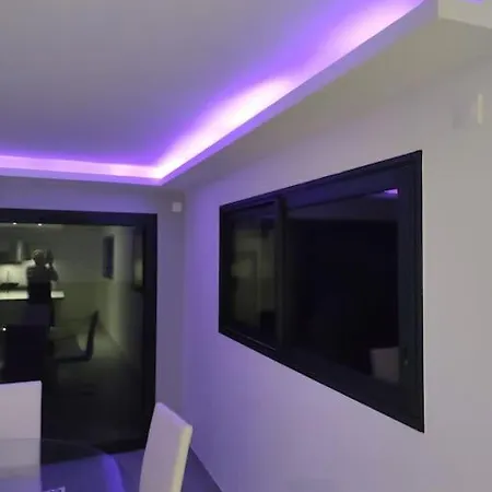 Magnifique Avec Piscine Et Villa *