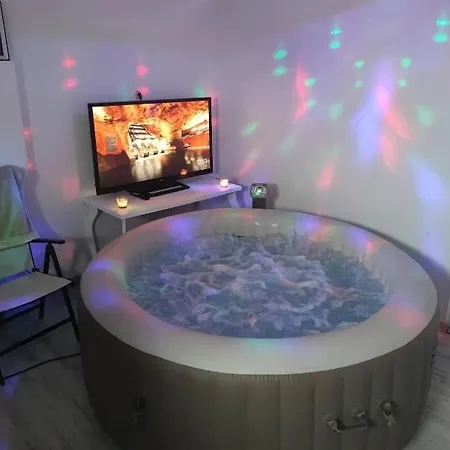 Magnifique Avec Piscine Et Villa *